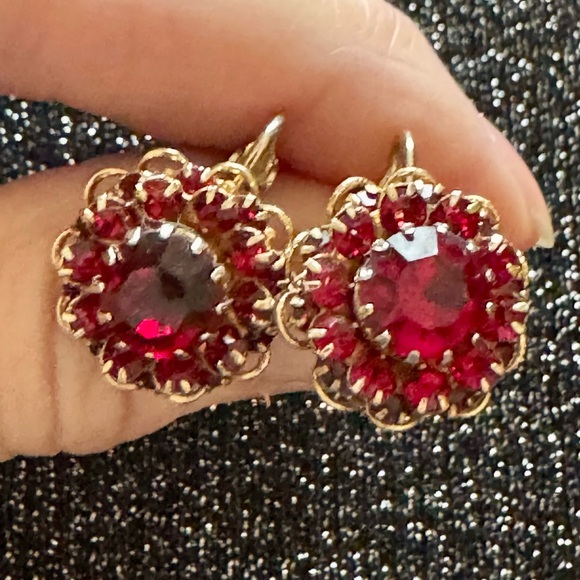 Sarah Coventry Ruby Red Rhinestone Gold Clip-On Earrings | Valentine’s Day ❤️ - Picture 12 of 12